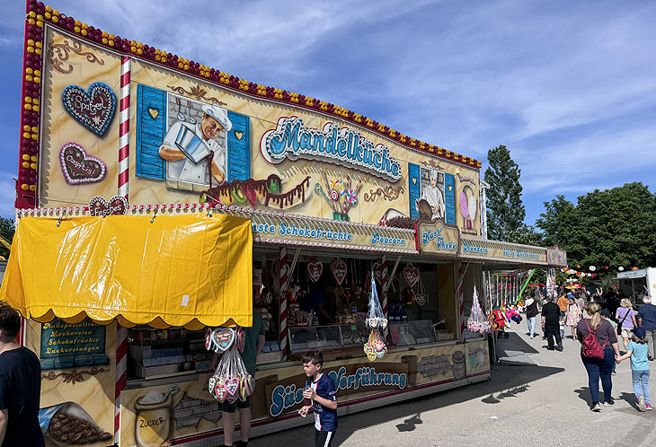 Mandelküche auf dem  71. Lohhofer Volksfest 2024 (©Foto: Martin Schmitz)